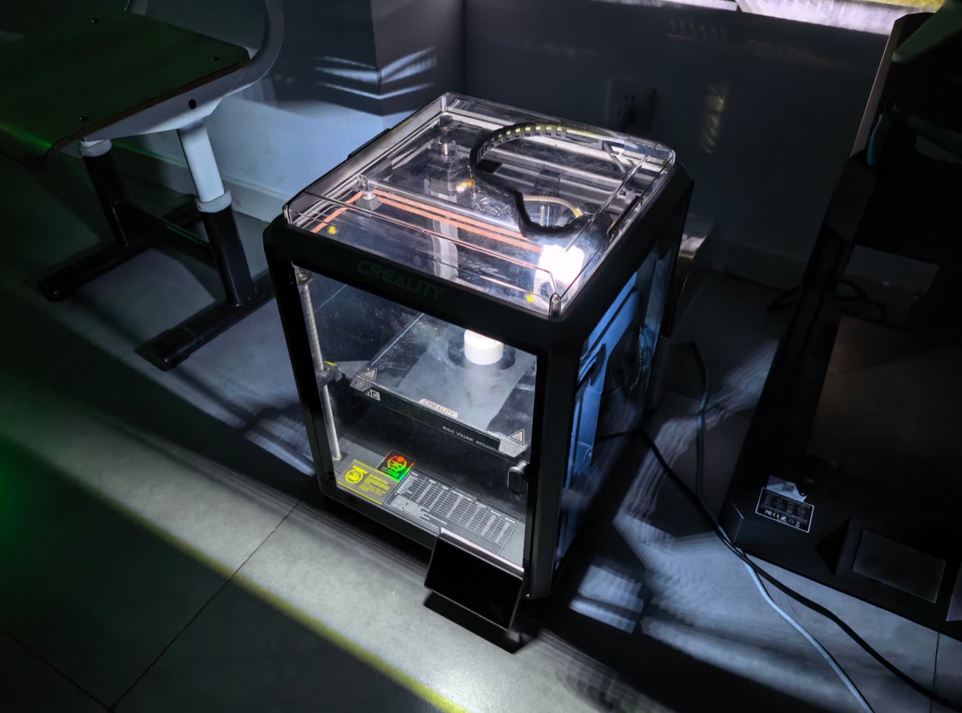 社团正在使用的封闭式 3D 打印机